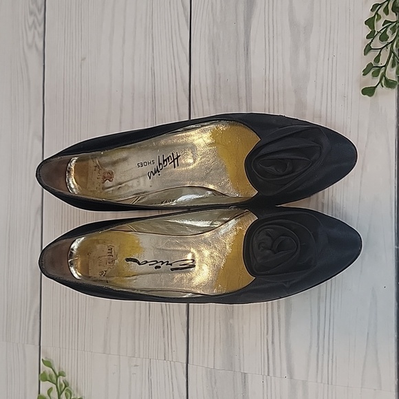 Vintage Erica Black Satin Low Heel Pumps by Huggins Shoes Womens Size 7.5AA - Picture 2 of 10